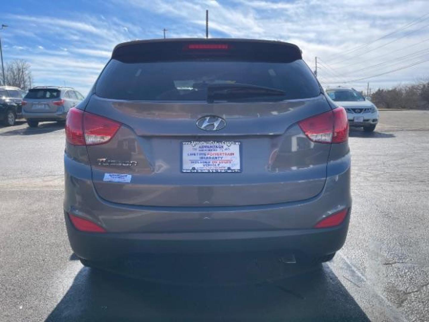 2014 Shadow Grey Hyundai Tucson GLS 2WD (KM8JU3AG9EU) with an 2.4L L4 DOHC 16V engine, 6-Speed Automatic transmission, located at 880 E. National Road, Vandalia, OH, 45377, (937) 908-9800, 39.892189, -84.181015 - Photo#3