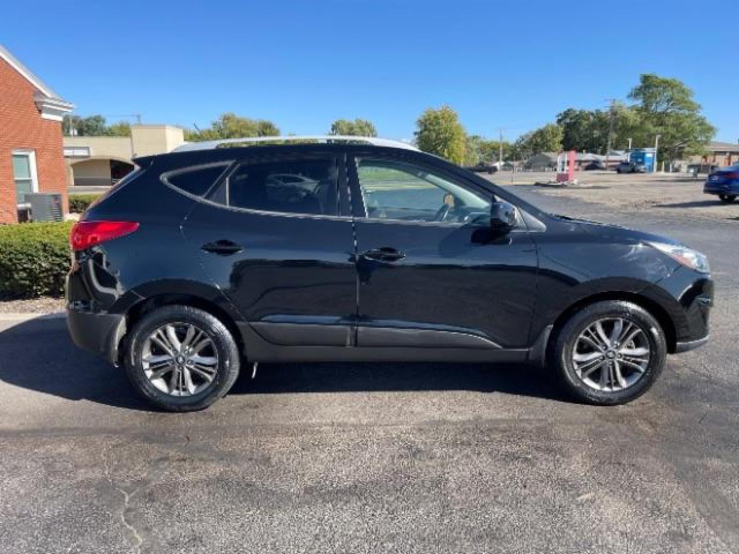 2014 Ash Black Hyundai Tucson GLS 2WD (KM8JU3AG6EU) with an 2.4L L4 DOHC 16V engine, 6-Speed Automatic transmission, located at 1099 N County Rd 25A, OH, 45373, (937) 908-9800, 40.057079, -84.212883 - Photo#5