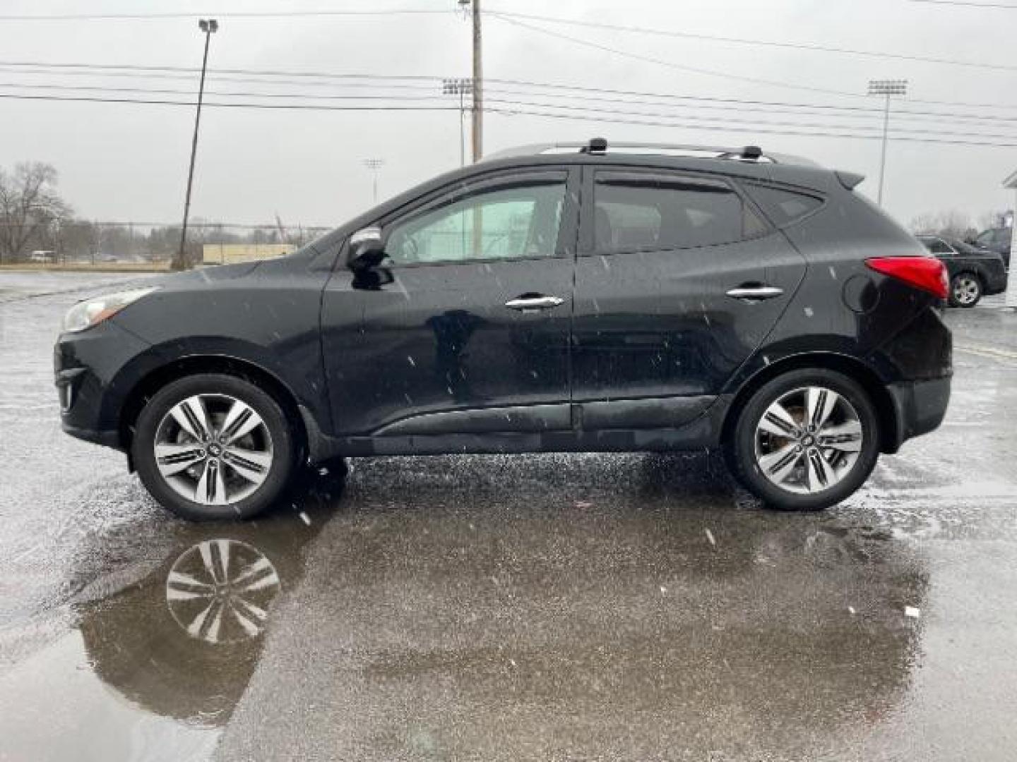 2014 Ash Black Hyundai Tucson GLS AWD (KM8JUCAG3EU) with an 2.4L L4 DOHC 16V engine, 6-Speed Automatic transmission, located at 1184 Kauffman Ave, Fairborn, OH, 45324, (937) 908-9800, 39.807365, -84.029114 - Photo#2