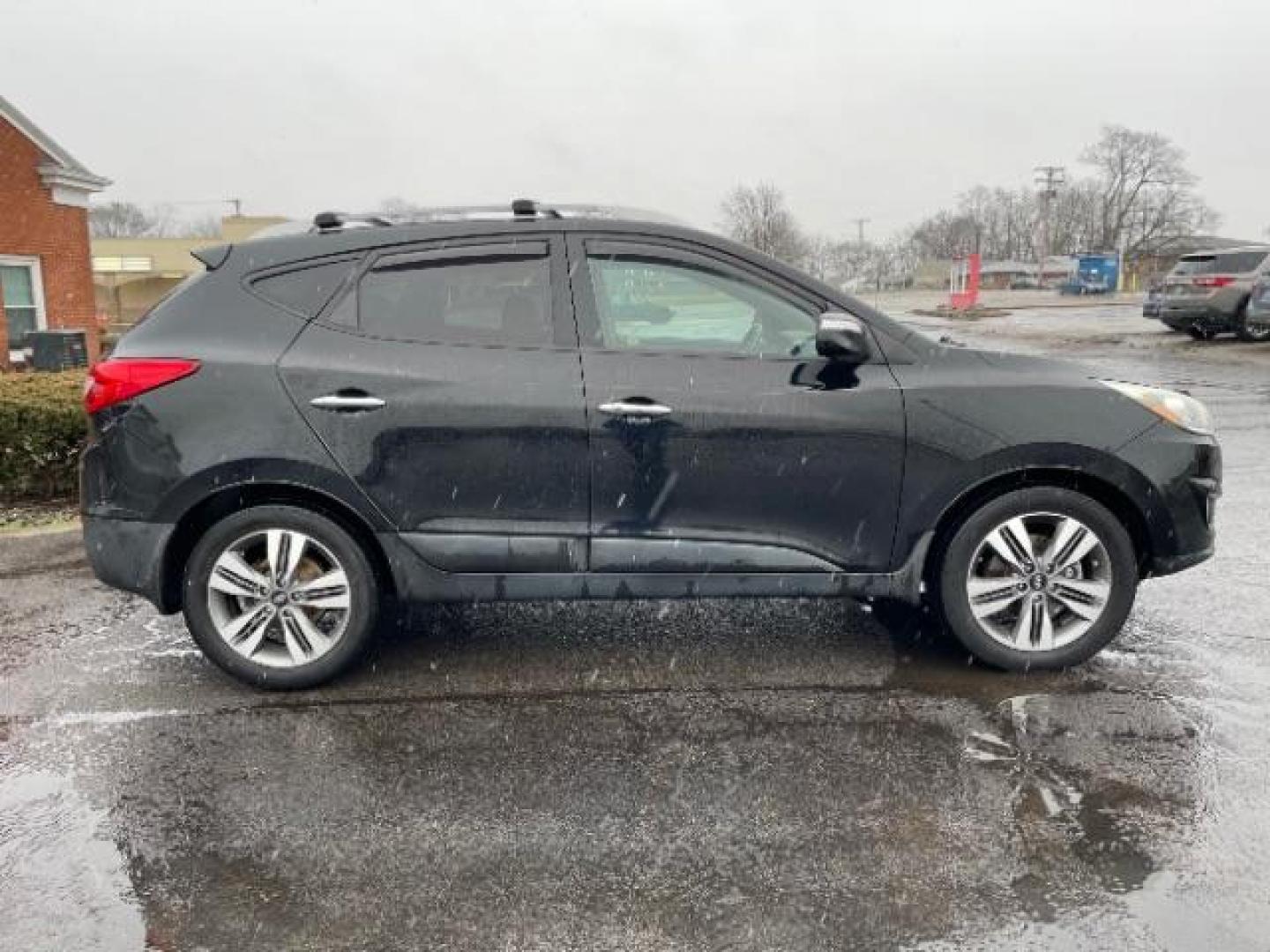 2014 Ash Black Hyundai Tucson GLS AWD (KM8JUCAG3EU) with an 2.4L L4 DOHC 16V engine, 6-Speed Automatic transmission, located at 1184 Kauffman Ave, Fairborn, OH, 45324, (937) 908-9800, 39.807365, -84.029114 - Photo#3