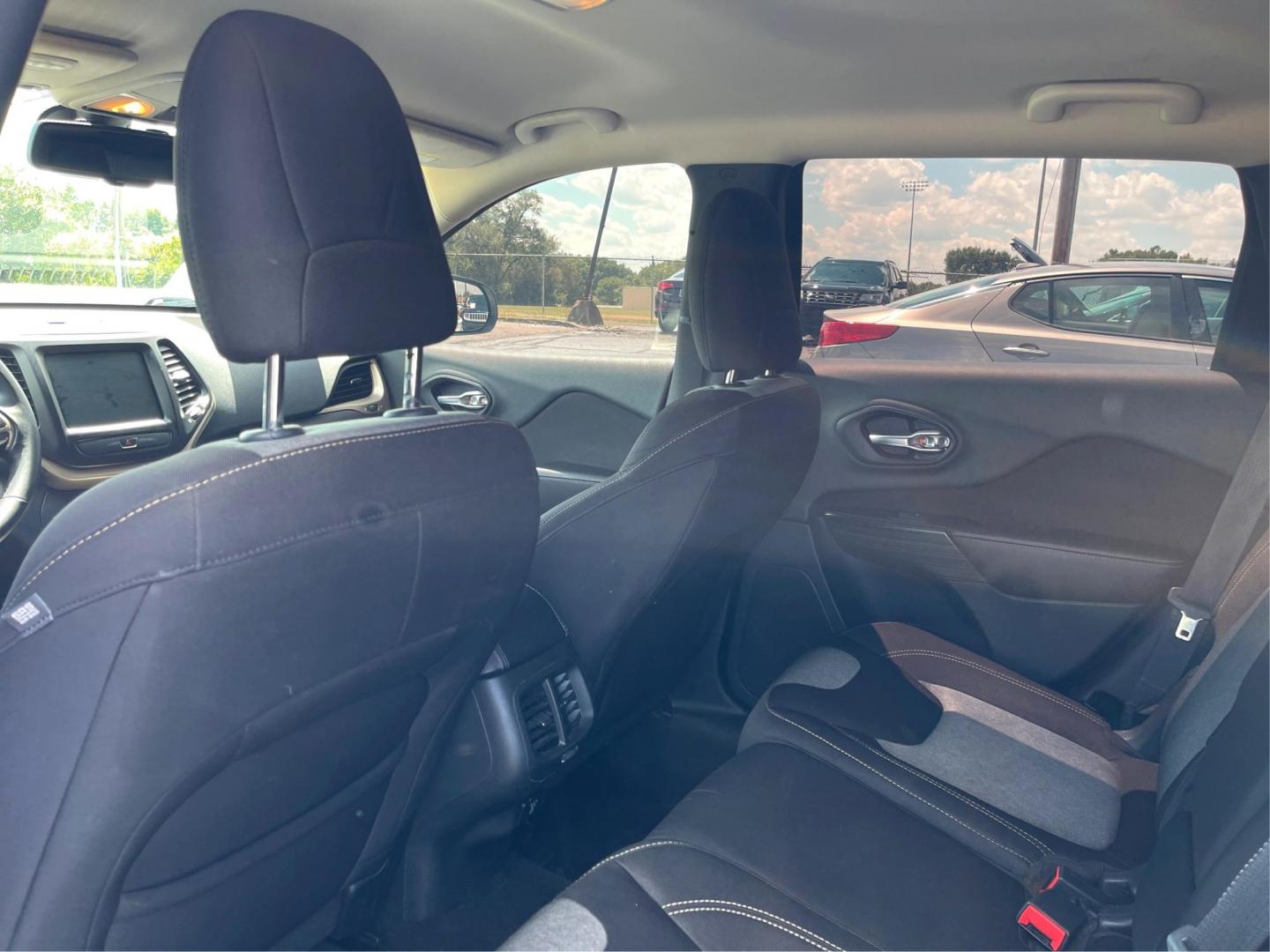 2014 Bright White Clearcoat Jeep Cherokee (1C4PJLCB2EW) with an 2.4L L4 DOHC 16V engine, 9-Speed Automatic transmission, located at 1099 N County Rd 25A, OH, 45373, (937) 908-9800, 40.057079, -84.212883 - Photo#9