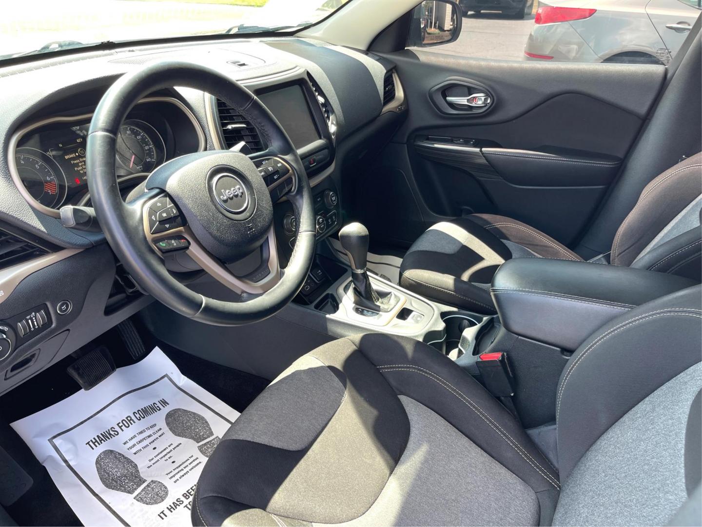 2014 Bright White Clearcoat Jeep Cherokee (1C4PJLCB2EW) with an 2.4L L4 DOHC 16V engine, 9-Speed Automatic transmission, located at 1099 N County Rd 25A, OH, 45373, (937) 908-9800, 40.057079, -84.212883 - Photo#8