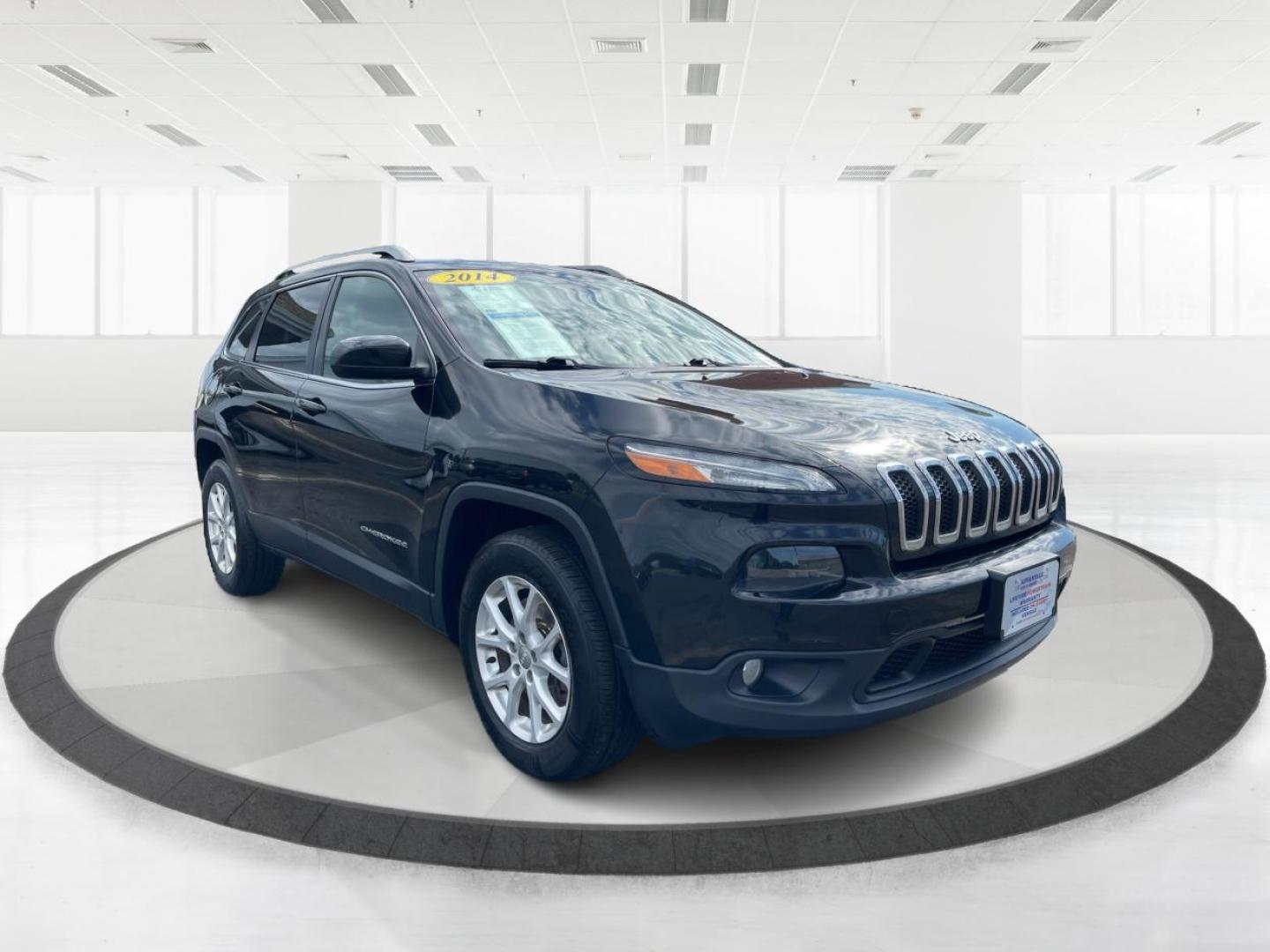 2014 Brilliant Black Crystal P Jeep Cherokee (1C4PJMCS4EW) with an 3.2L V6 DOHC 24V engine, 9-Speed Automatic transmission, located at 1230 East Main St, Xenia, OH, 45385, (937) 908-9800, 39.687321, -83.910294 - Photo#0