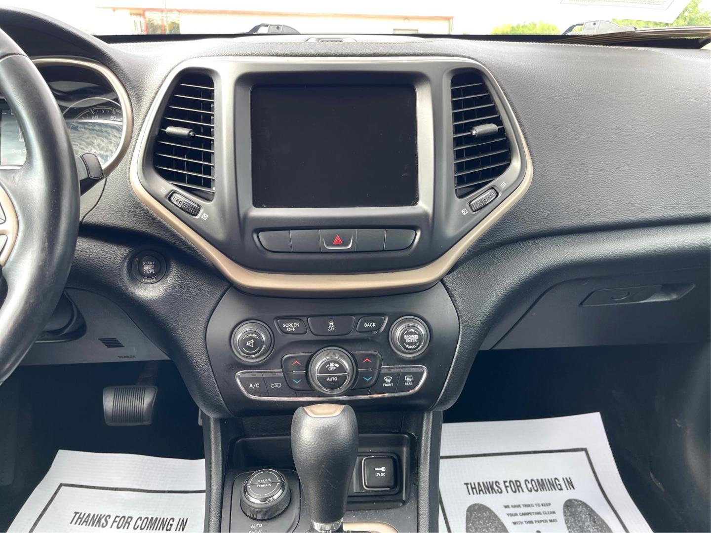 2014 Brilliant Black Crystal P Jeep Cherokee (1C4PJMCS4EW) with an 3.2L V6 DOHC 24V engine, 9-Speed Automatic transmission, located at 1230 East Main St, Xenia, OH, 45385, (937) 908-9800, 39.687321, -83.910294 - Photo#11