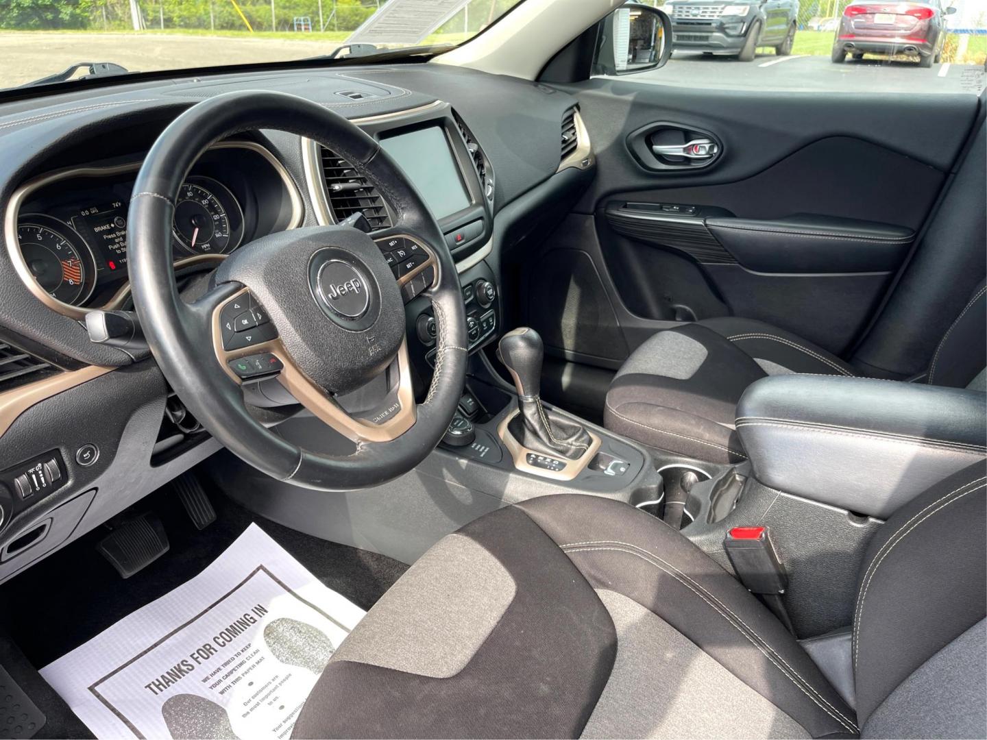 2014 Brilliant Black Crystal P Jeep Cherokee (1C4PJMCS4EW) with an 3.2L V6 DOHC 24V engine, 9-Speed Automatic transmission, located at 1230 East Main St, Xenia, OH, 45385, (937) 908-9800, 39.687321, -83.910294 - Photo#8