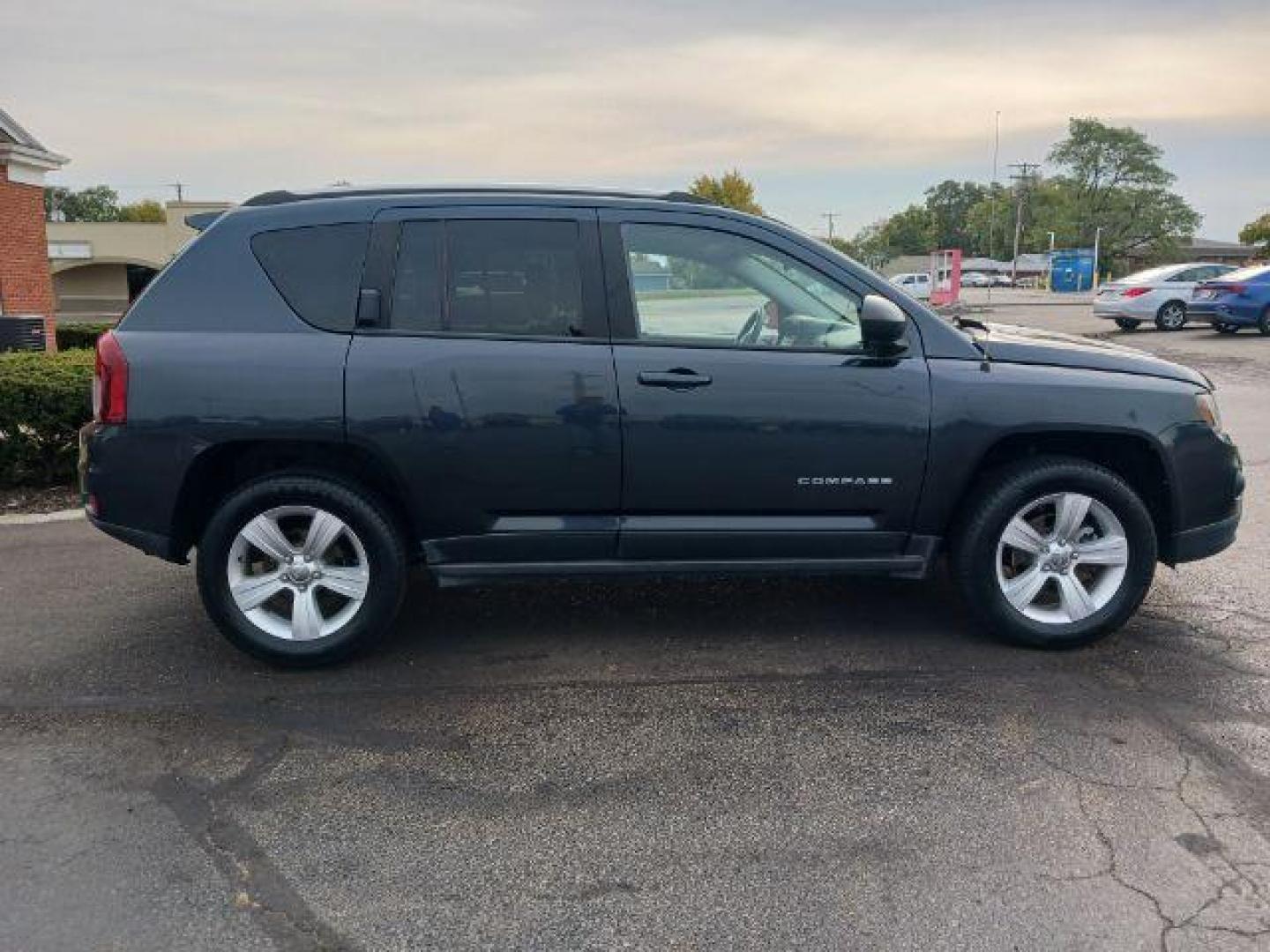 2014 Maximum Steel Metallic CC Jeep Compass Sport 4WD (1C4NJDBB5ED) with an 2.4L L4 DOHC 16V engine, located at 880 E. National Road, Vandalia, OH, 45377, (937) 908-9800, 39.892189, -84.181015 - Photo#4