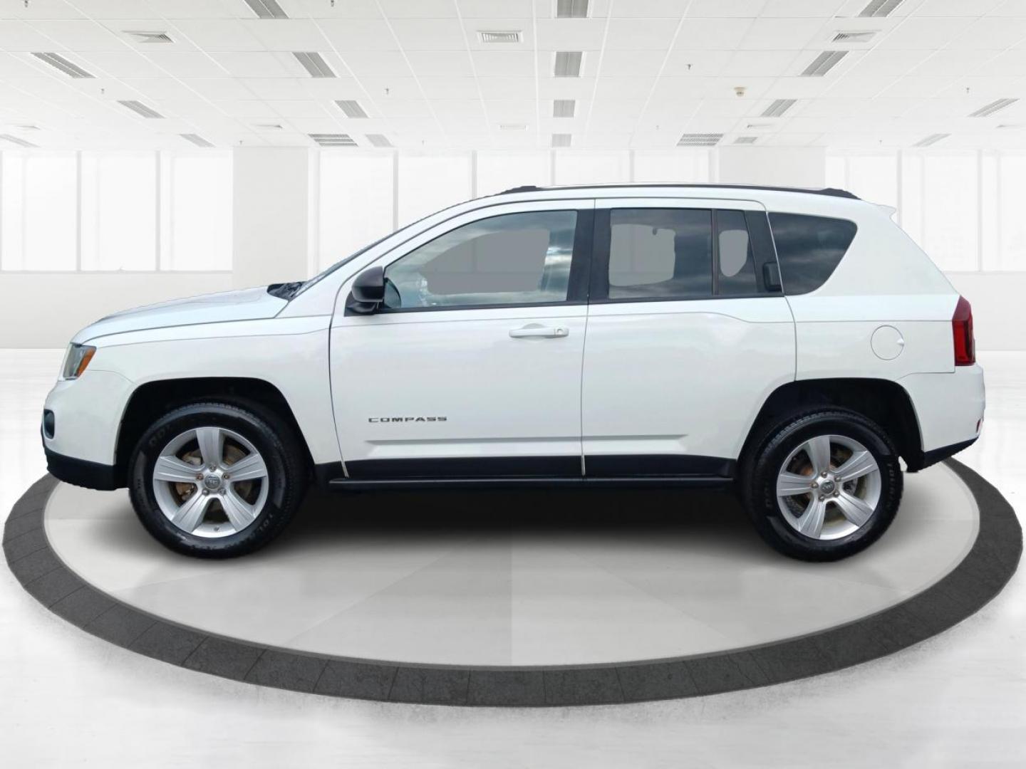 2014 Winter Chill Pearlcoat Jeep Compass (1C4NJDBB1ED) with an 2.4L L4 DOHC 16V engine, located at 4508 South Dixie Dr, Moraine, OH, 45439, (937) 908-9800, 39.690136, -84.216438 - Photo#3