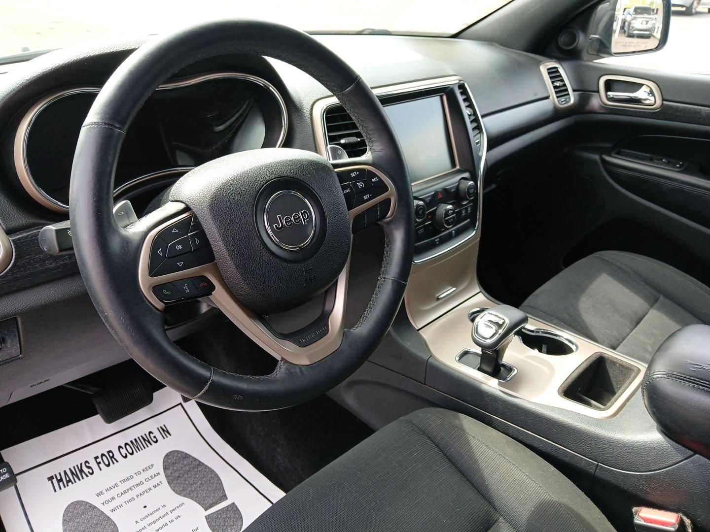 2014 Brilliant Black Crystal P Jeep Grand Cherokee Laredo 4WD (1C4RJFAG5EC) with an 3.6L V6 DOHC 24V engine, 5-Speed Automatic transmission, located at 1230 East Main St, Xenia, OH, 45385, (937) 908-9800, 39.687321, -83.910294 - Photo#8