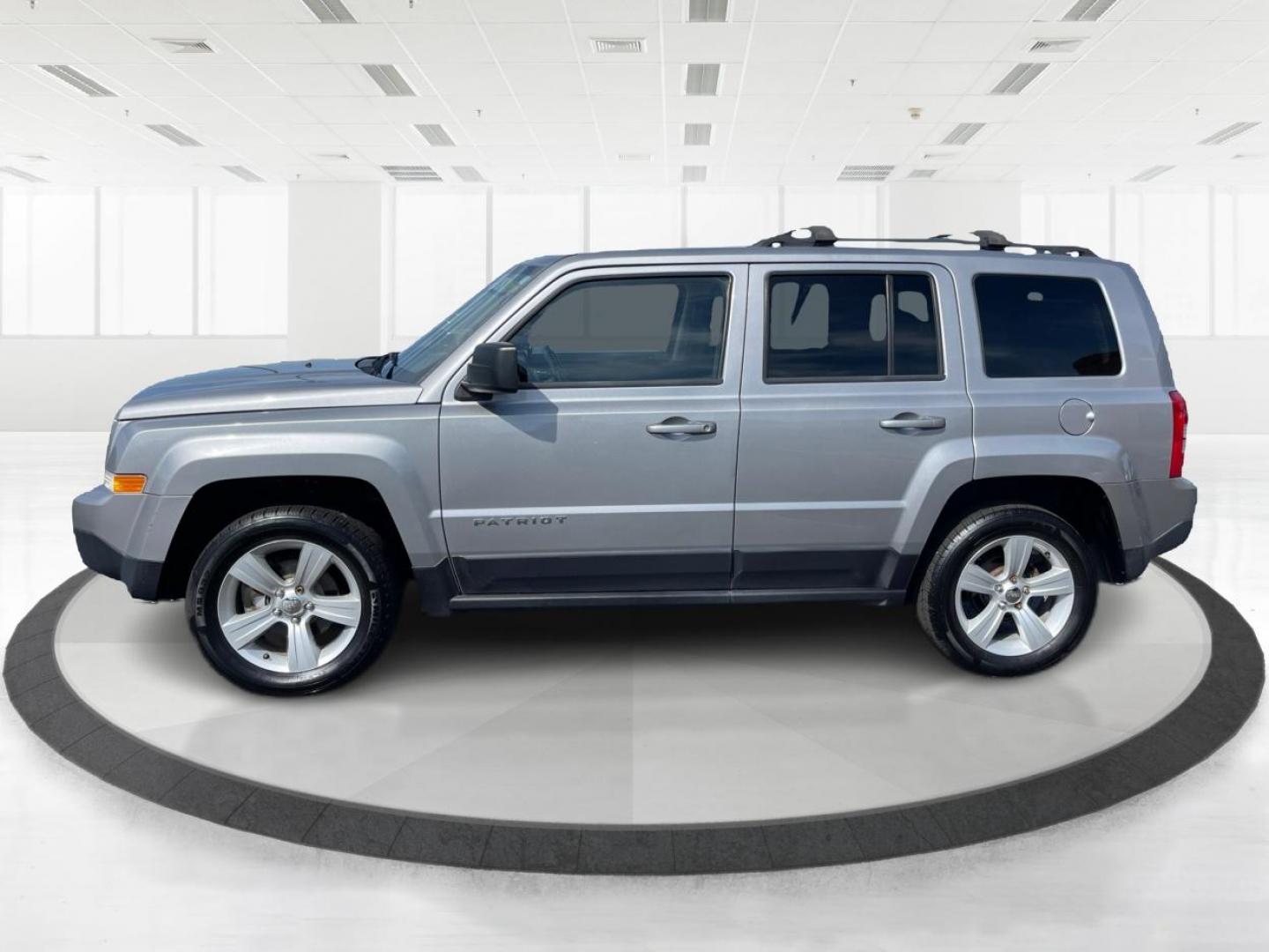 2014 Bright Silver Metallic CC Jeep Patriot Latitude 4WD (1C4NJRFB2ED) with an 2.4L L4 DOHC 16V engine, located at 1099 N County Rd 25A, OH, 45373, (937) 908-9800, 40.057079, -84.212883 - Photo#5