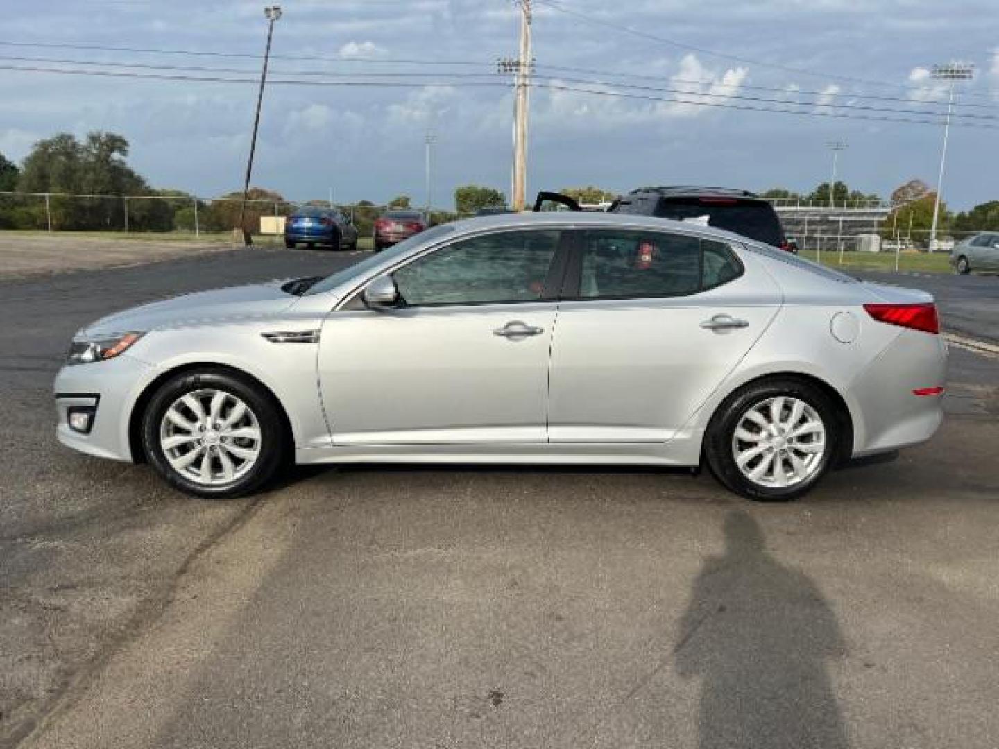 2014 Bright Silver Kia Optima LX (5XXGM4A77EG) with an 2.4L L4 DOHC 16V engine, 6-Speed Automatic transmission, located at 1184 Kauffman Ave, Fairborn, OH, 45324, (937) 908-9800, 39.807365, -84.029114 - Photo#3