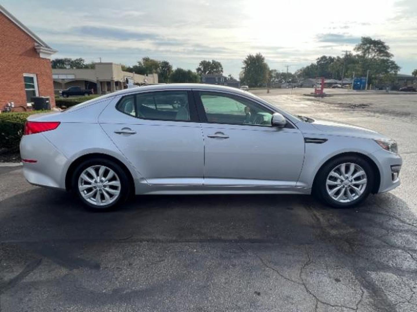 2014 Bright Silver Kia Optima LX (5XXGM4A77EG) with an 2.4L L4 DOHC 16V engine, 6-Speed Automatic transmission, located at 1184 Kauffman Ave, Fairborn, OH, 45324, (937) 908-9800, 39.807365, -84.029114 - Photo#5