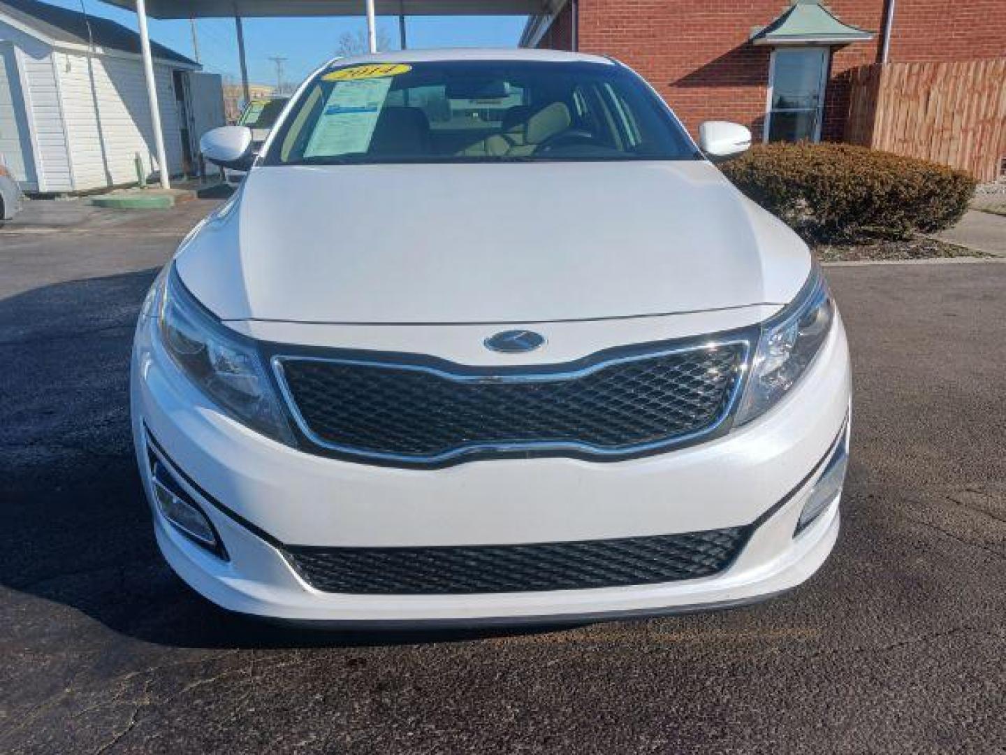 2014 Snow White Pearl Kia Optima LX (5XXGM4A71EG) with an 2.4L L4 DOHC 16V engine, 6-Speed Automatic transmission, located at 1184 Kauffman Ave, Fairborn, OH, 45324, (937) 908-9800, 39.807365, -84.029114 - Photo#1