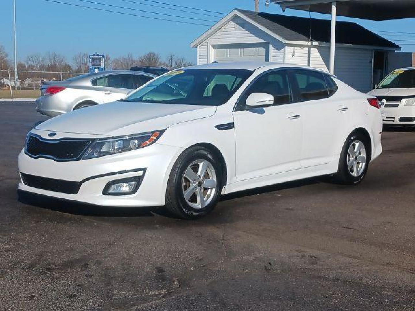 2014 Snow White Pearl Kia Optima LX (5XXGM4A71EG) with an 2.4L L4 DOHC 16V engine, 6-Speed Automatic transmission, located at 1184 Kauffman Ave, Fairborn, OH, 45324, (937) 908-9800, 39.807365, -84.029114 - Photo#2