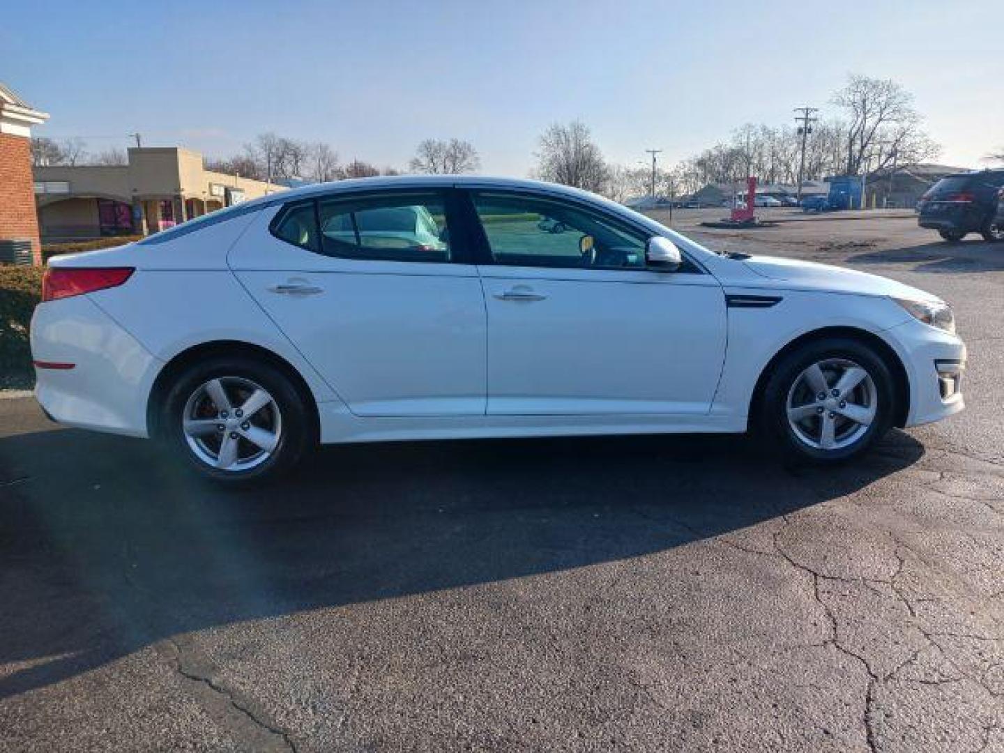 2014 Snow White Pearl Kia Optima LX (5XXGM4A75EG) with an 2.4L L4 DOHC 16V engine, 6-Speed Automatic transmission, located at 880 E. National Road, Vandalia, OH, 45377, (937) 908-9800, 39.892189, -84.181015 - Photo#4