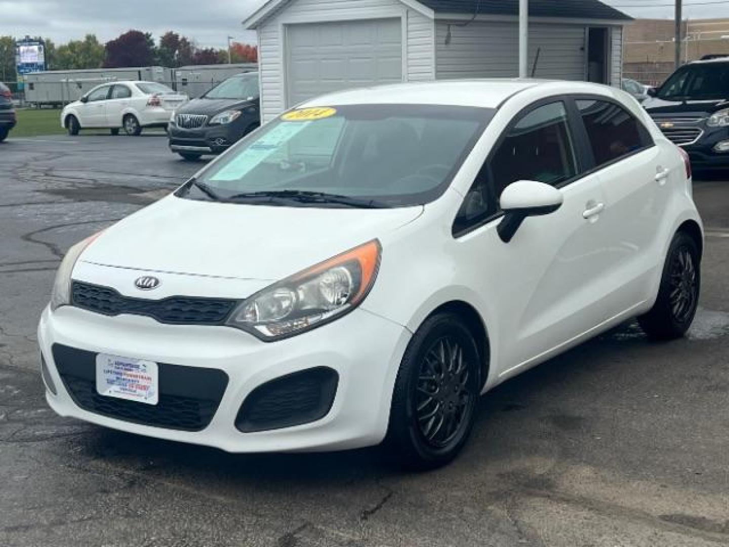 2014 Clear White Kia Rio5 LX (KNADM5A31E6) with an 1.6L L4 DOHC 16V engine, located at 4508 South Dixie Dr, Moraine, OH, 45439, (937) 908-9800, 39.690136, -84.216438 - Photo#2