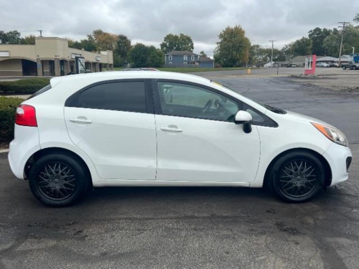 2014 Clear White Kia Rio5 LX (KNADM5A31E6) with an 1.6L L4 DOHC 16V engine, located at 4508 South Dixie Dr, Moraine, OH, 45439, (937) 908-9800, 39.690136, -84.216438 - Photo#5