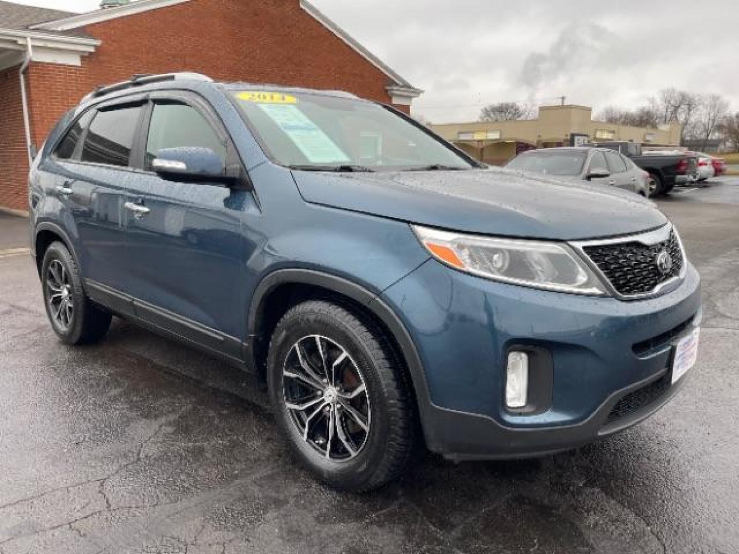 2014 Blue Kia Sorento LX 2WD (5XYKT3A64EG) with an 2.4L L4 DOHC 16V engine, 6-Speed Automatic transmission, located at 1184 Kauffman Ave, Fairborn, OH, 45324, (937) 908-9800, 39.807365, -84.029114 - Photo#0