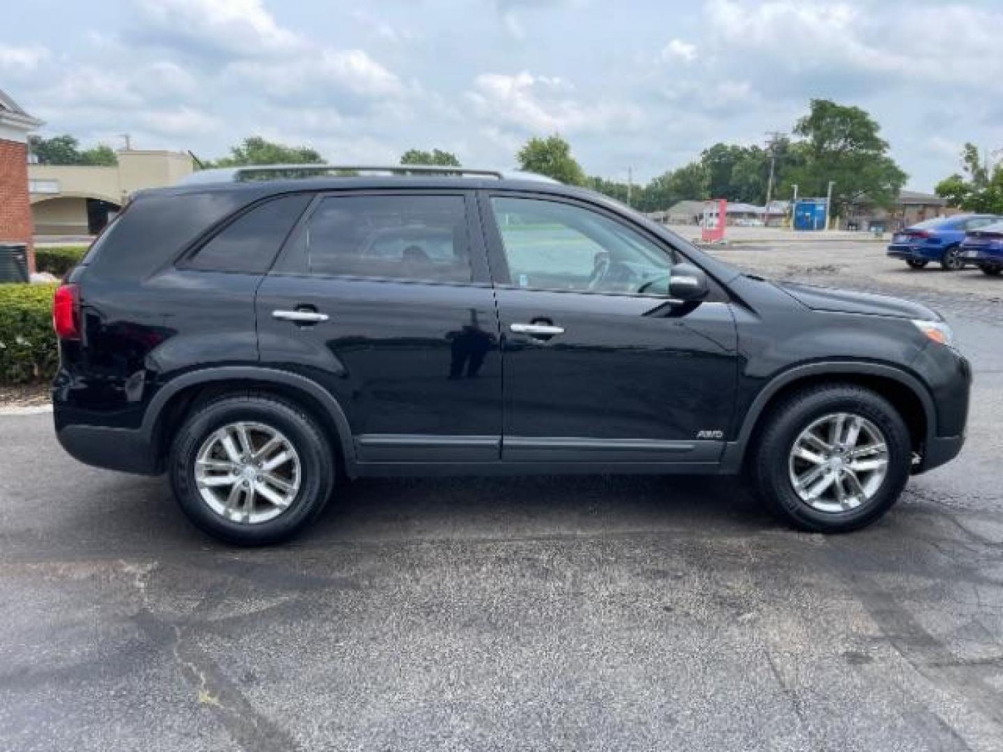 2014 Black Kia Sorento LX AWD (5XYKTCA68EG) with an 2.4L L4 DOHC 16V engine, 6-Speed Automatic transmission, located at 1099 N County Rd 25A, OH, 45373, (937) 908-9800, 40.057079, -84.212883 - Photo#5