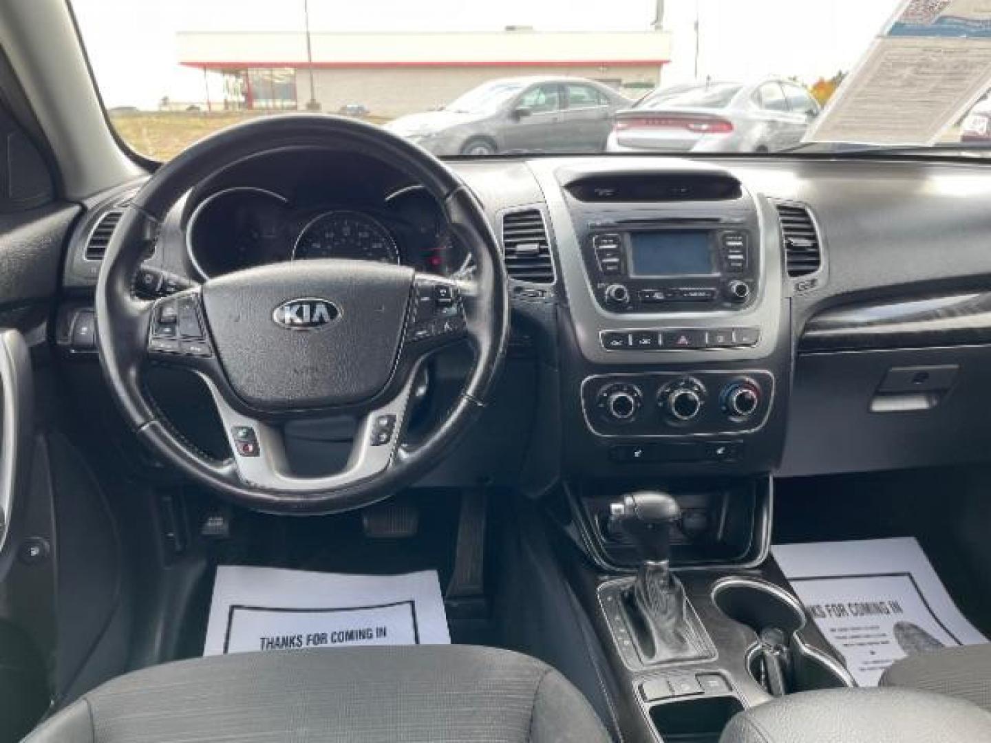 2014 White Kia Sorento LX 2WD (5XYKT3A64EG) with an 2.4L L4 DOHC 16V engine, 6-Speed Automatic transmission, located at 1230 East Main St, Xenia, OH, 45385, (937) 908-9800, 39.687321, -83.910294 - Photo#8