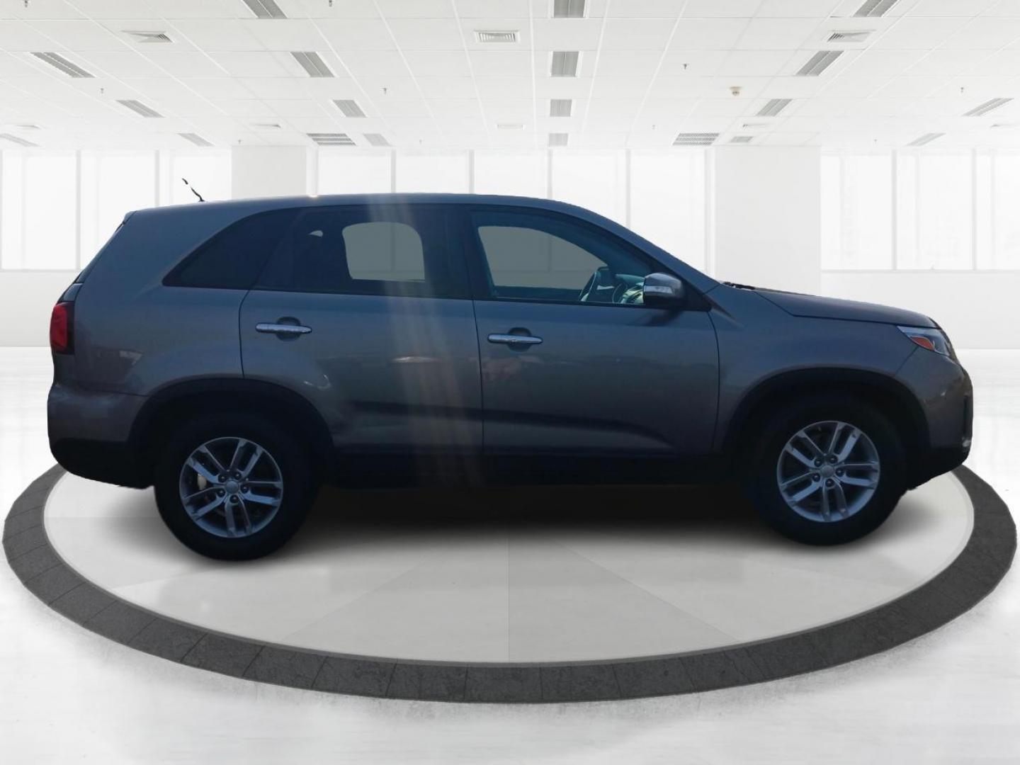 2014 Gray Kia Sorento (5XYKT3A64EG) with an 2.4L L4 DOHC 16V engine, 6-Speed Automatic transmission, located at 1184 Kauffman Ave, Fairborn, OH, 45324, (937) 908-9800, 39.807365, -84.029114 - Photo#1