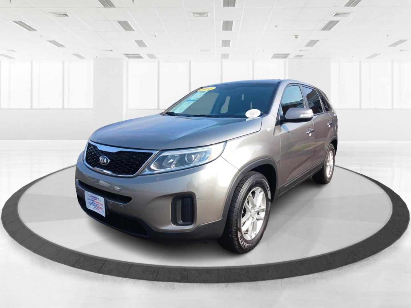 2014 Gray Kia Sorento (5XYKT3A64EG) with an 2.4L L4 DOHC 16V engine, 6-Speed Automatic transmission, located at 1184 Kauffman Ave, Fairborn, OH, 45324, (937) 908-9800, 39.807365, -84.029114 - Photo#7