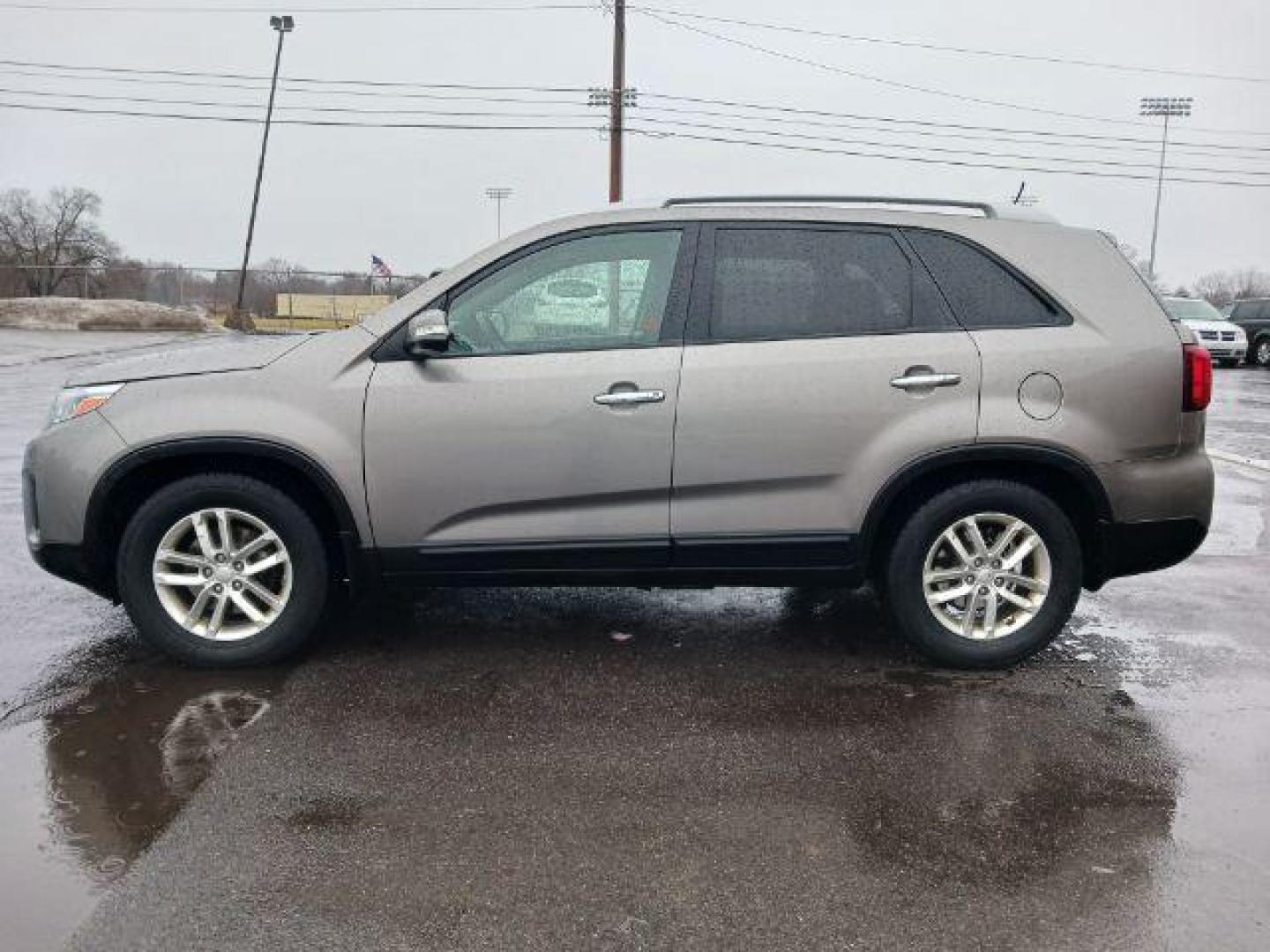 2014 Brown Kia Sorento LX 2WD (5XYKT4A61EG) with an 2.4L L4 DOHC 16V engine, 6-Speed Automatic transmission, located at 880 E. National Road, Vandalia, OH, 45377, (937) 908-9800, 39.892189, -84.181015 - Photo#3