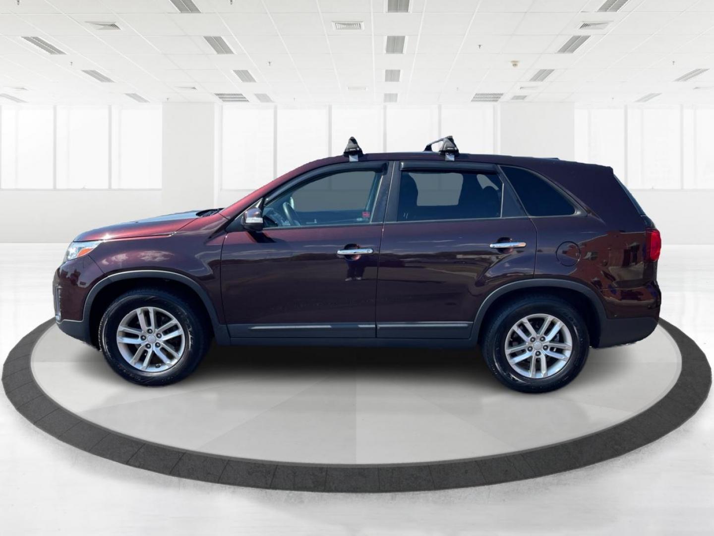 2014 Maroon Kia Sorento LX 2WD (5XYKT3A65EG) with an 2.4L L4 DOHC 16V engine, 6-Speed Automatic transmission, located at 880 E. National Road, Vandalia, OH, 45377, (937) 908-9800, 39.892189, -84.181015 - Photo#5