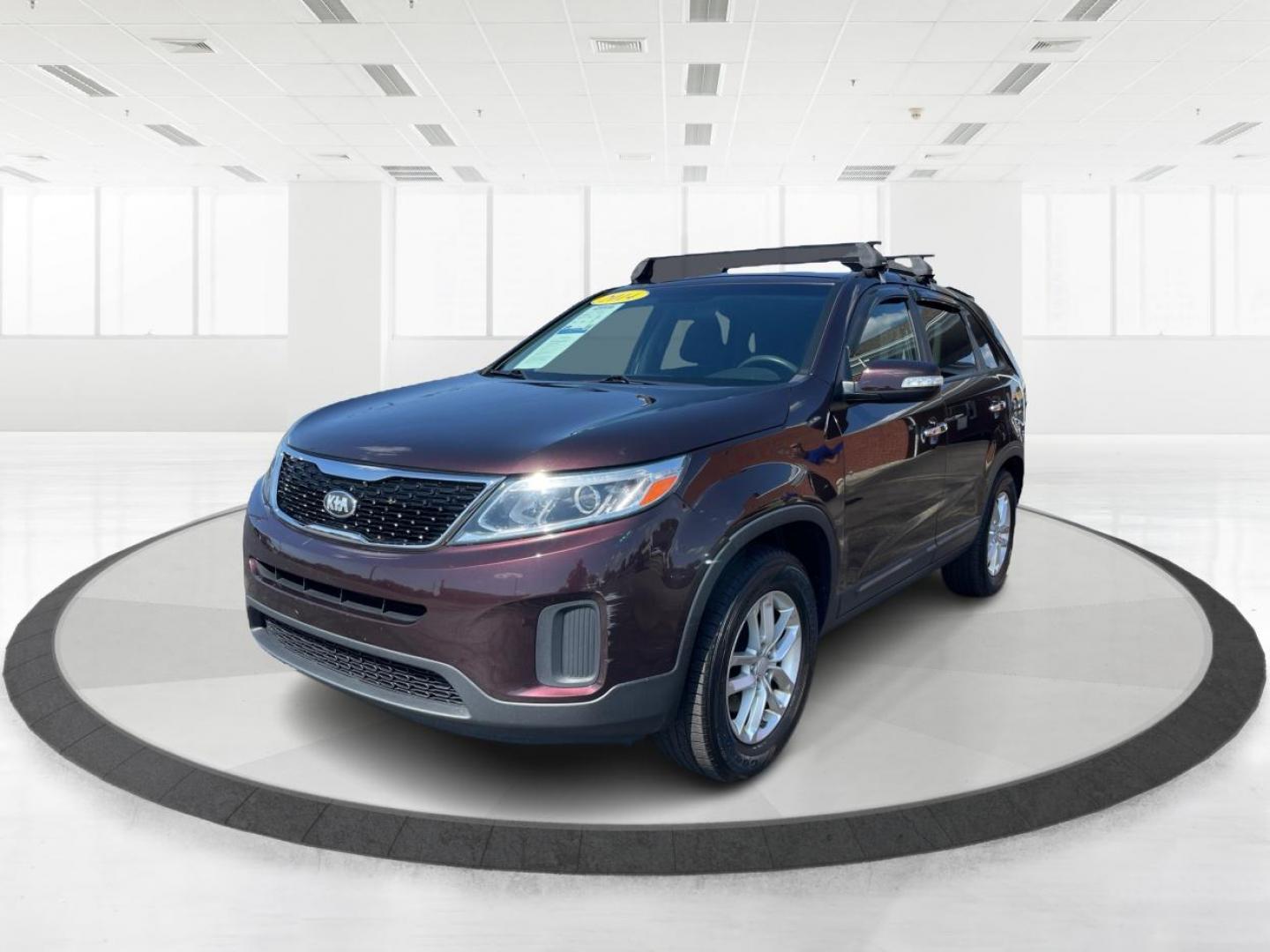 2014 Maroon Kia Sorento LX 2WD (5XYKT3A65EG) with an 2.4L L4 DOHC 16V engine, 6-Speed Automatic transmission, located at 880 E. National Road, Vandalia, OH, 45377, (937) 908-9800, 39.892189, -84.181015 - Photo#7