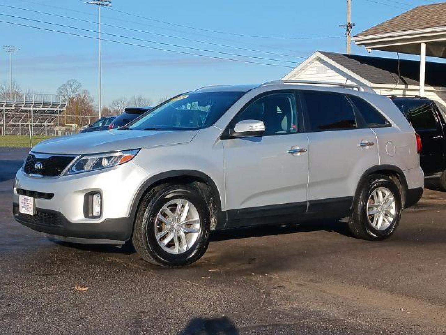 2014 Silver Kia Sorento LX 2WD (5XYKT3A67EG) with an 2.4L L4 DOHC 16V engine, 6-Speed Automatic transmission, located at 1099 N County Rd 25A, OH, 45373, (937) 908-9800, 40.057079, -84.212883 - Photo#2