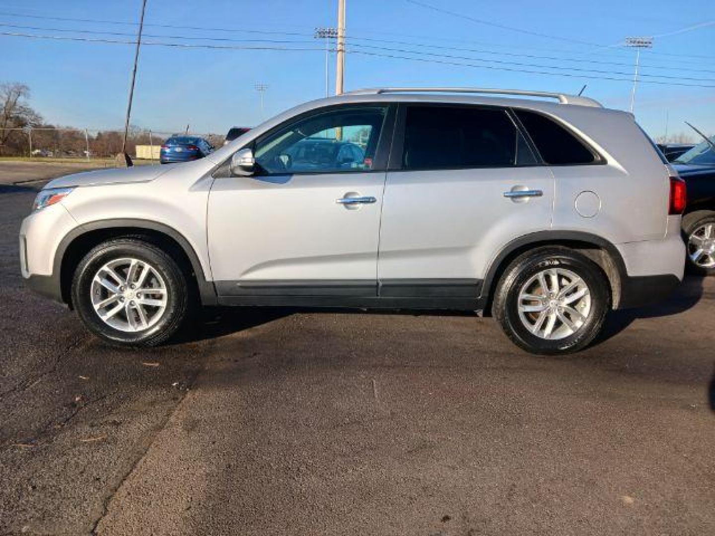 2014 Silver Kia Sorento LX 2WD (5XYKT3A67EG) with an 2.4L L4 DOHC 16V engine, 6-Speed Automatic transmission, located at 1099 N County Rd 25A, OH, 45373, (937) 908-9800, 40.057079, -84.212883 - Photo#3