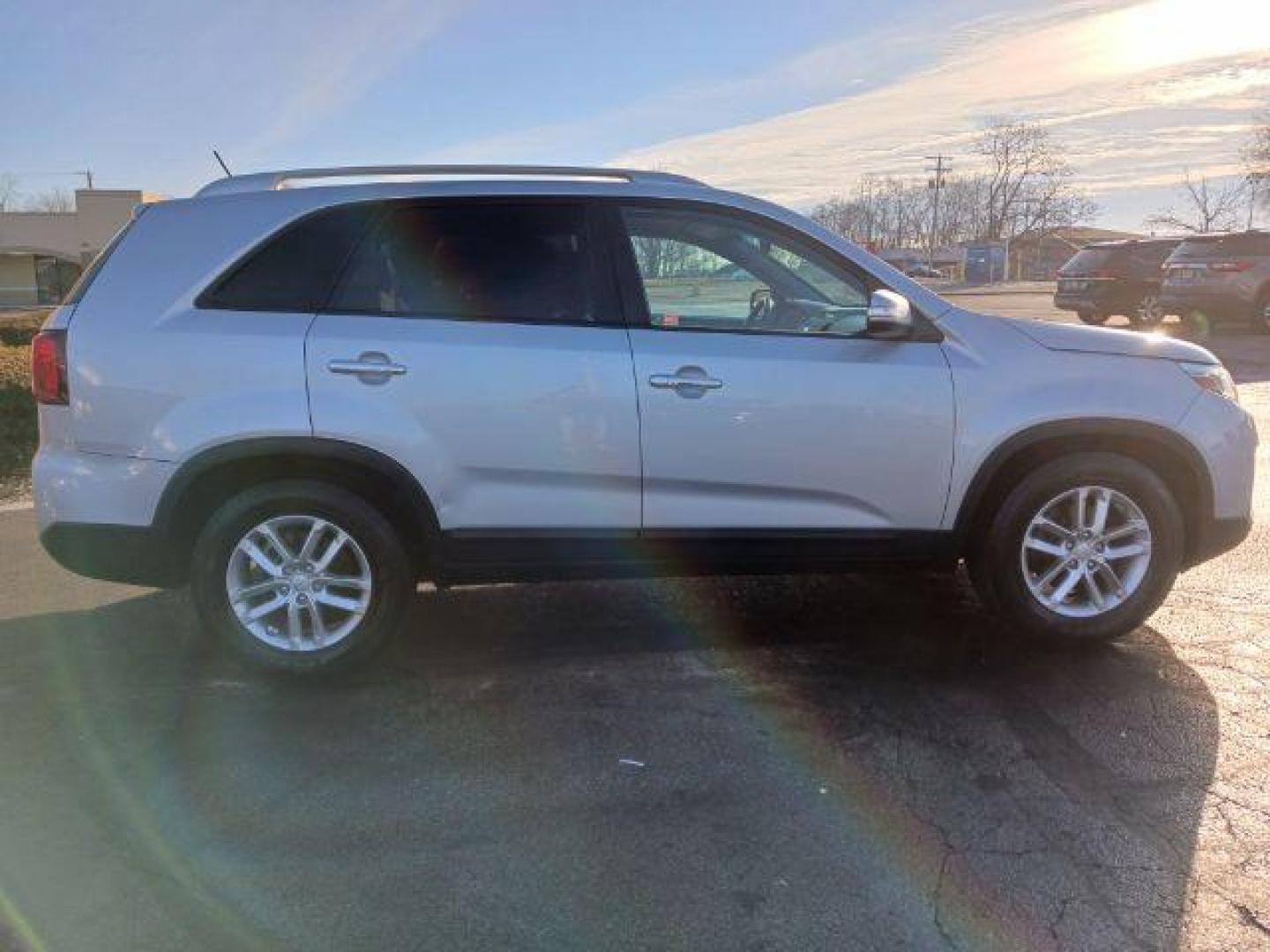 2014 Silver Kia Sorento LX 2WD (5XYKT3A67EG) with an 2.4L L4 DOHC 16V engine, 6-Speed Automatic transmission, located at 1099 N County Rd 25A, OH, 45373, (937) 908-9800, 40.057079, -84.212883 - Photo#4