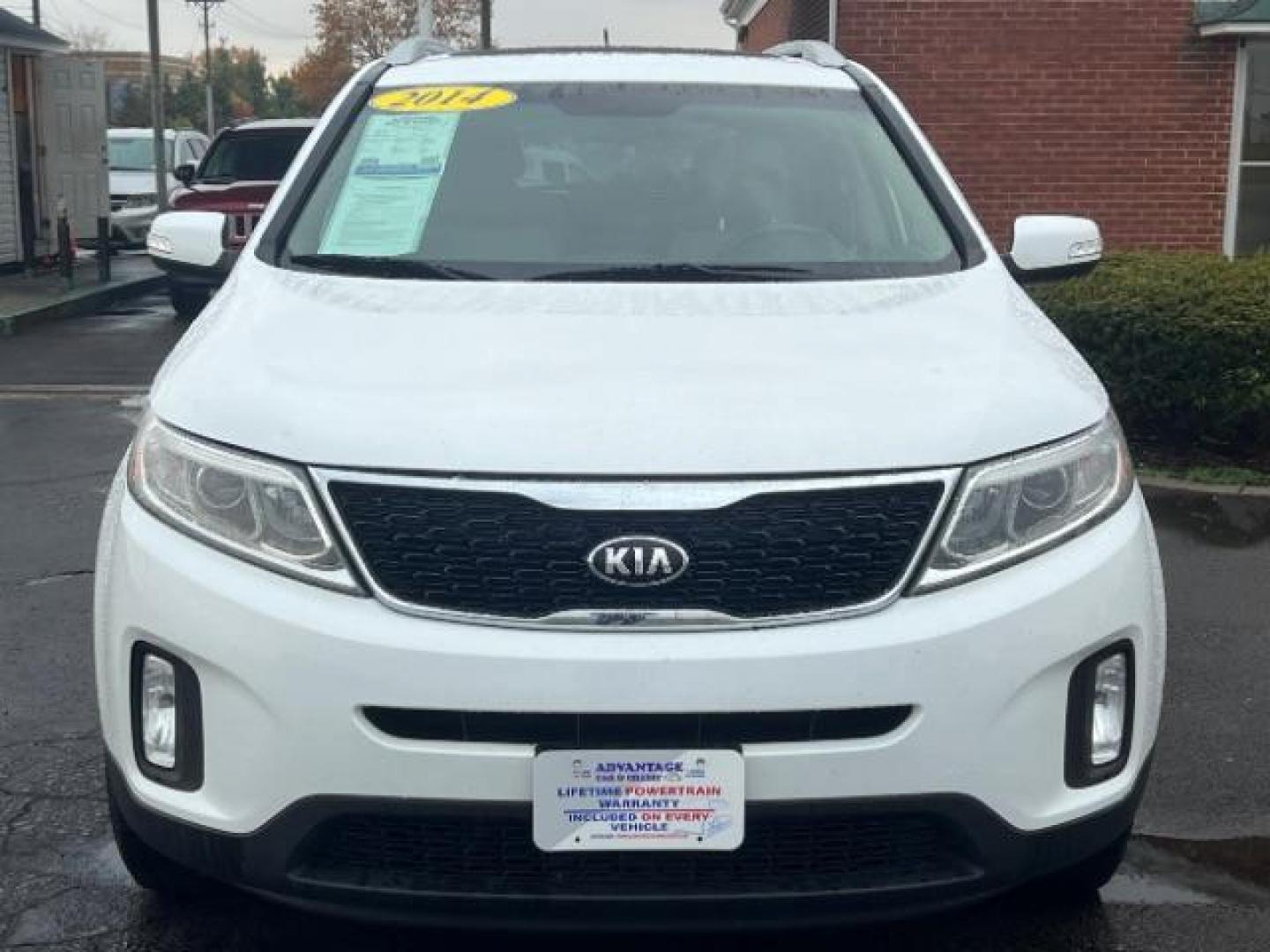 2014 White Kia Sorento LX 2WD (5XYKT3A68EG) with an 2.4L L4 DOHC 16V engine, 6-Speed Automatic transmission, located at 1184 Kauffman Ave, Fairborn, OH, 45324, (937) 908-9800, 39.807365, -84.029114 - Photo#1