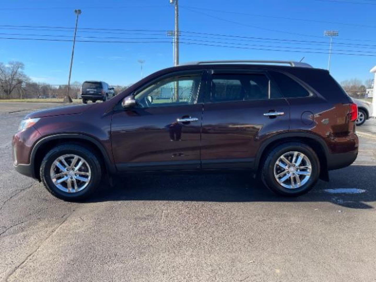 2014 Maroon Kia Sorento LX 2WD (5XYKT3A6XEG) with an 2.4L L4 DOHC 16V engine, 6-Speed Automatic transmission, located at 880 E. National Road, Vandalia, OH, 45377, (937) 908-9800, 39.892189, -84.181015 - Photo#2