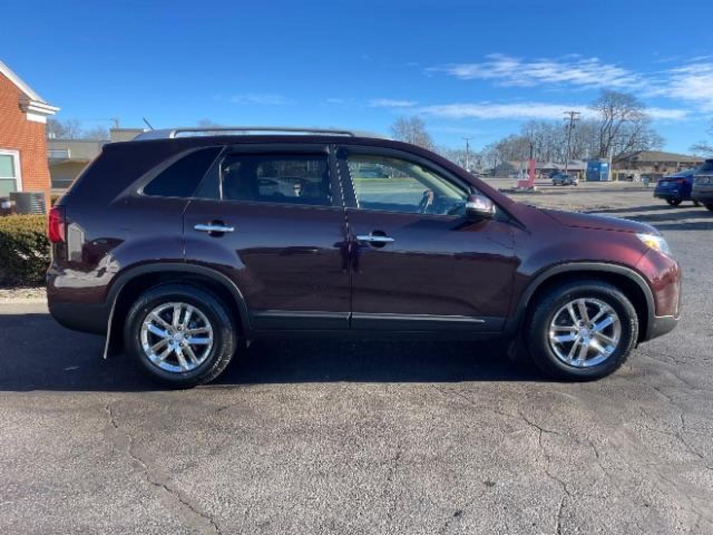 2014 Maroon Kia Sorento LX 2WD (5XYKT3A6XEG) with an 2.4L L4 DOHC 16V engine, 6-Speed Automatic transmission, located at 880 E. National Road, Vandalia, OH, 45377, (937) 908-9800, 39.892189, -84.181015 - Photo#3