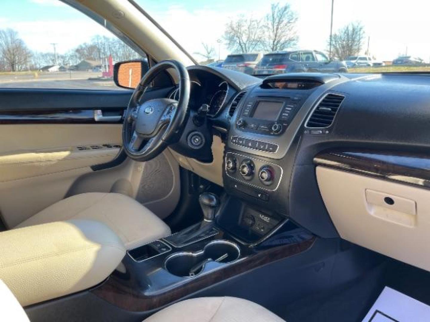 2014 Maroon Kia Sorento LX 2WD (5XYKT3A6XEG) with an 2.4L L4 DOHC 16V engine, 6-Speed Automatic transmission, located at 880 E. National Road, Vandalia, OH, 45377, (937) 908-9800, 39.892189, -84.181015 - Photo#8