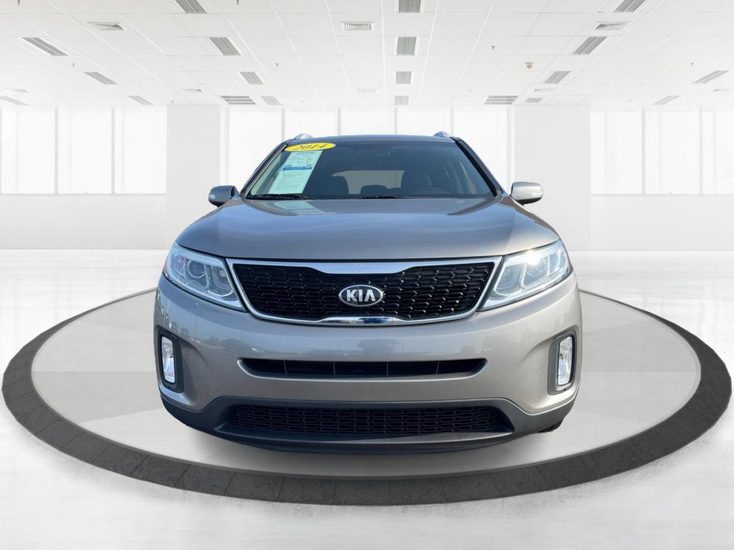 2014 Gray Kia Sorento (5XYKTCA66EG) with an 2.4L L4 DOHC 16V engine, 6-Speed Automatic transmission, located at 1184 Kauffman Ave, Fairborn, OH, 45324, (937) 908-9800, 39.807365, -84.029114 - Photo#6