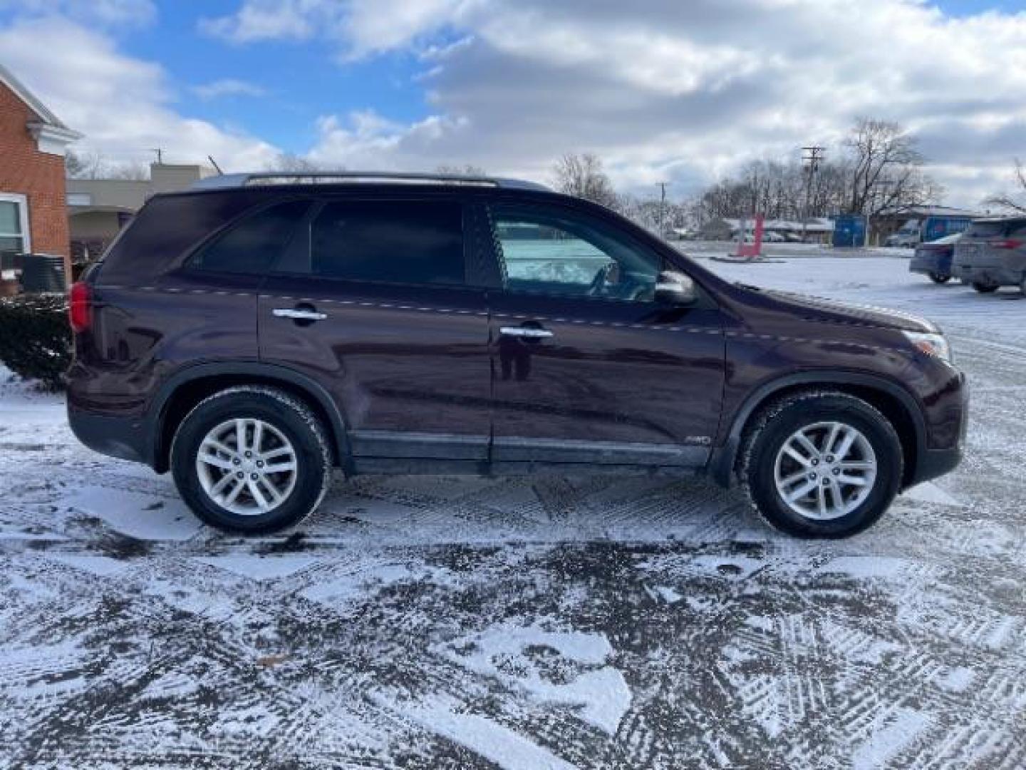 2014 Dark Cherry Kia Sorento LX AWD (5XYKTCA63EG) with an 2.4L L4 DOHC 16V engine, 6-Speed Automatic transmission, located at 1230 East Main St, Xenia, OH, 45385, (937) 908-9800, 39.687321, -83.910294 - Photo#3