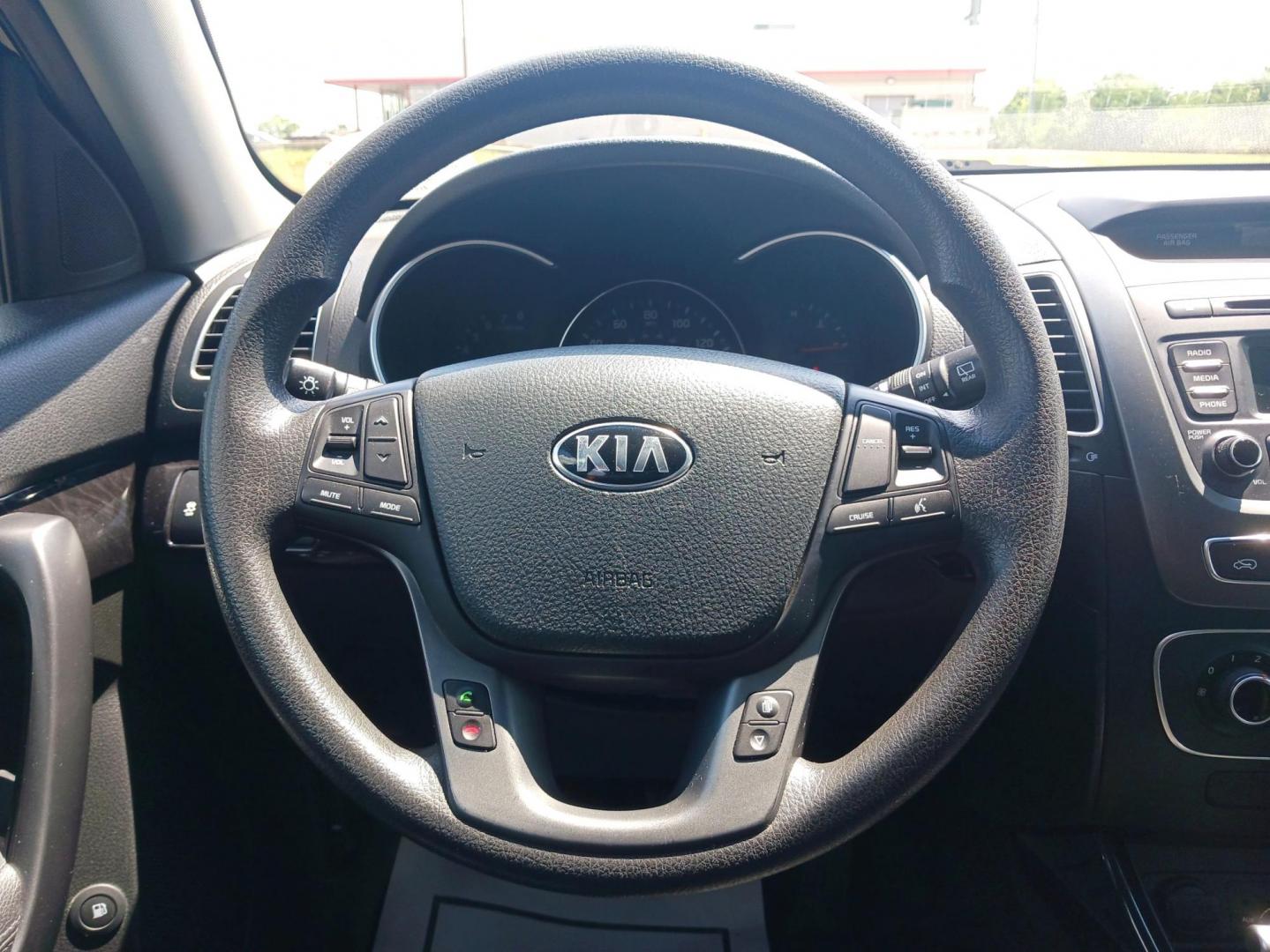 2014 Black Kia Sorento LX AWD (5XYKTCA6XEG) with an 2.4L L4 DOHC 16V engine, 6-Speed Automatic transmission, located at 1230 East Main St, Xenia, OH, 45385, (937) 908-9800, 39.687321, -83.910294 - Photo#15