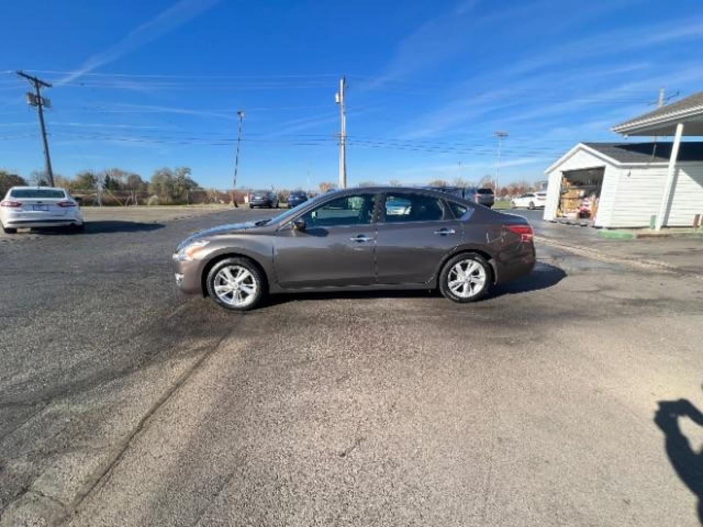 2014 Java Metallic Nissan Altima 2.5 SV (1N4AL3AP1EC) with an 2.5L L4 DOHC 16V engine, Continuously Variable Transmission transmission, located at 4508 South Dixie Dr, Moraine, OH, 45439, (937) 908-9800, 39.690136, -84.216438 - Photo#3