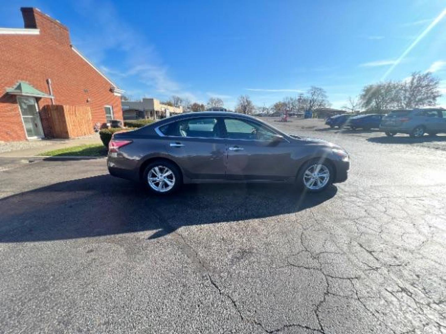 2014 Java Metallic Nissan Altima 2.5 SV (1N4AL3AP1EC) with an 2.5L L4 DOHC 16V engine, Continuously Variable Transmission transmission, located at 4508 South Dixie Dr, Moraine, OH, 45439, (937) 908-9800, 39.690136, -84.216438 - Photo#5