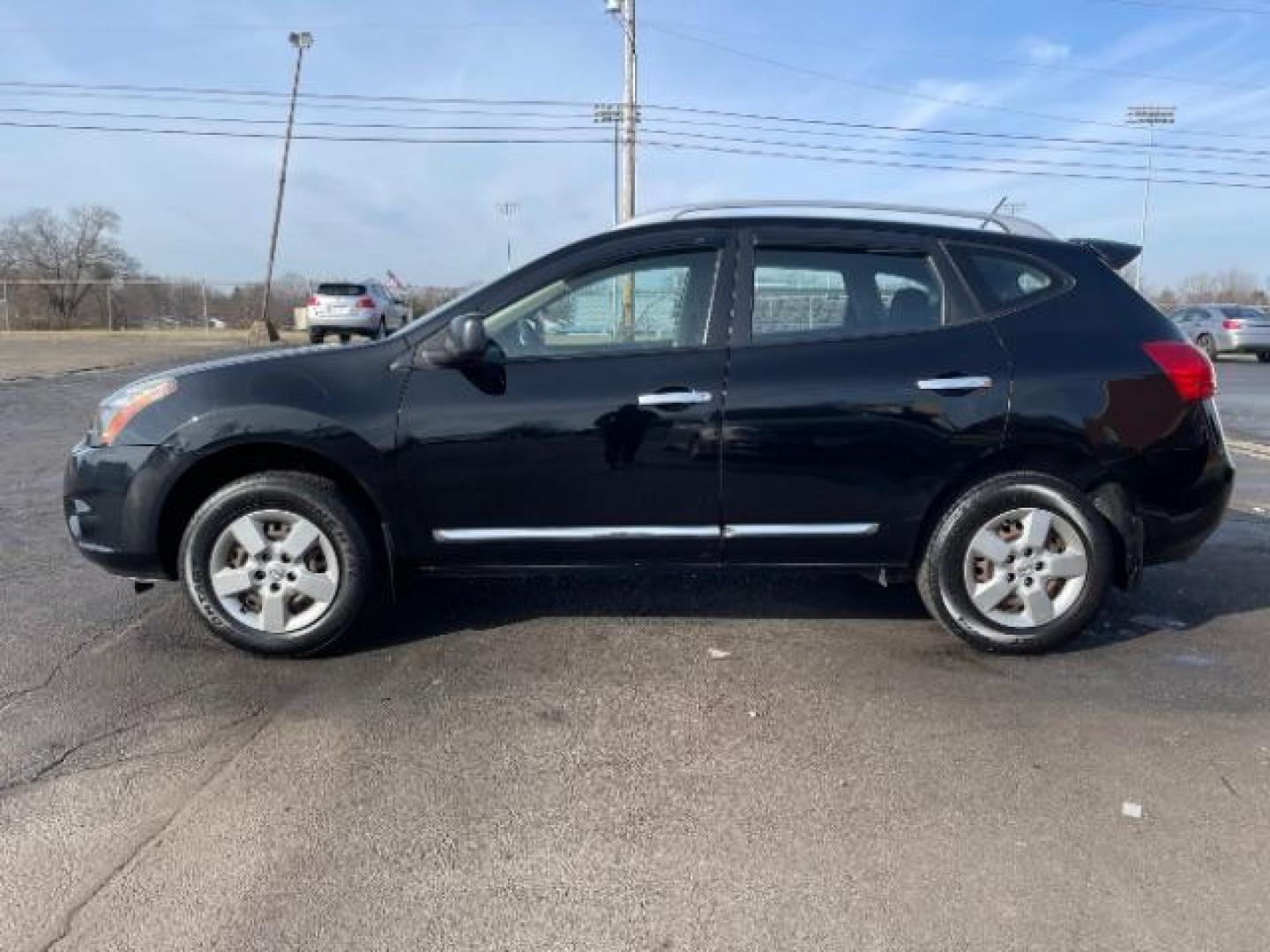 2014 Super Black Nissan Rogue Select S AWD (JN8AS5MV3EW) with an 2.5L L4 DOHC 16V engine, Continuously Variable Transmission transmission, located at 880 E. National Road, Vandalia, OH, 45377, (937) 908-9800, 39.892189, -84.181015 - Photo#4