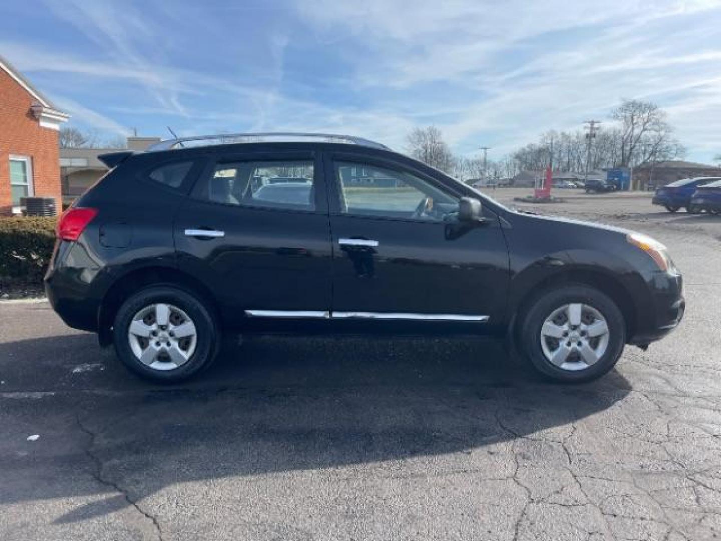 2014 Super Black Nissan Rogue Select S AWD (JN8AS5MV3EW) with an 2.5L L4 DOHC 16V engine, Continuously Variable Transmission transmission, located at 880 E. National Road, Vandalia, OH, 45377, (937) 908-9800, 39.892189, -84.181015 - Photo#5