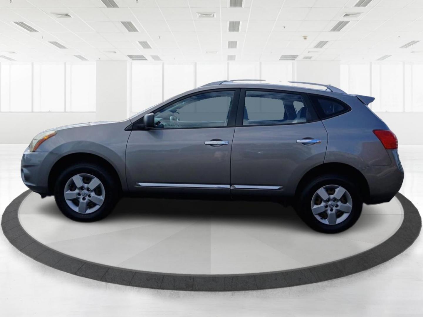 2014 Platinum Graphite Nissan Rogue Select (JN8AS5MV4EW) with an 2.5L L4 DOHC 16V engine, Continuously Variable Transmission transmission, located at 1230 East Main St, Xenia, OH, 45385, (937) 908-9800, 39.687321, -83.910294 - Photo#5