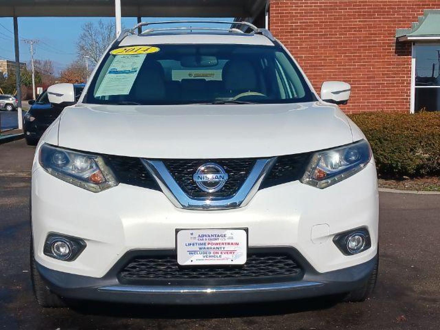 2014 Moonlight White Nissan Rogue SL AWD (5N1AT2MV3EC) with an 2.5L L4 DOHC 16V engine, Continuously Variable Transmission transmission, located at 1230 East Main St, Xenia, OH, 45385, (937) 908-9800, 39.687321, -83.910294 - Photo#1