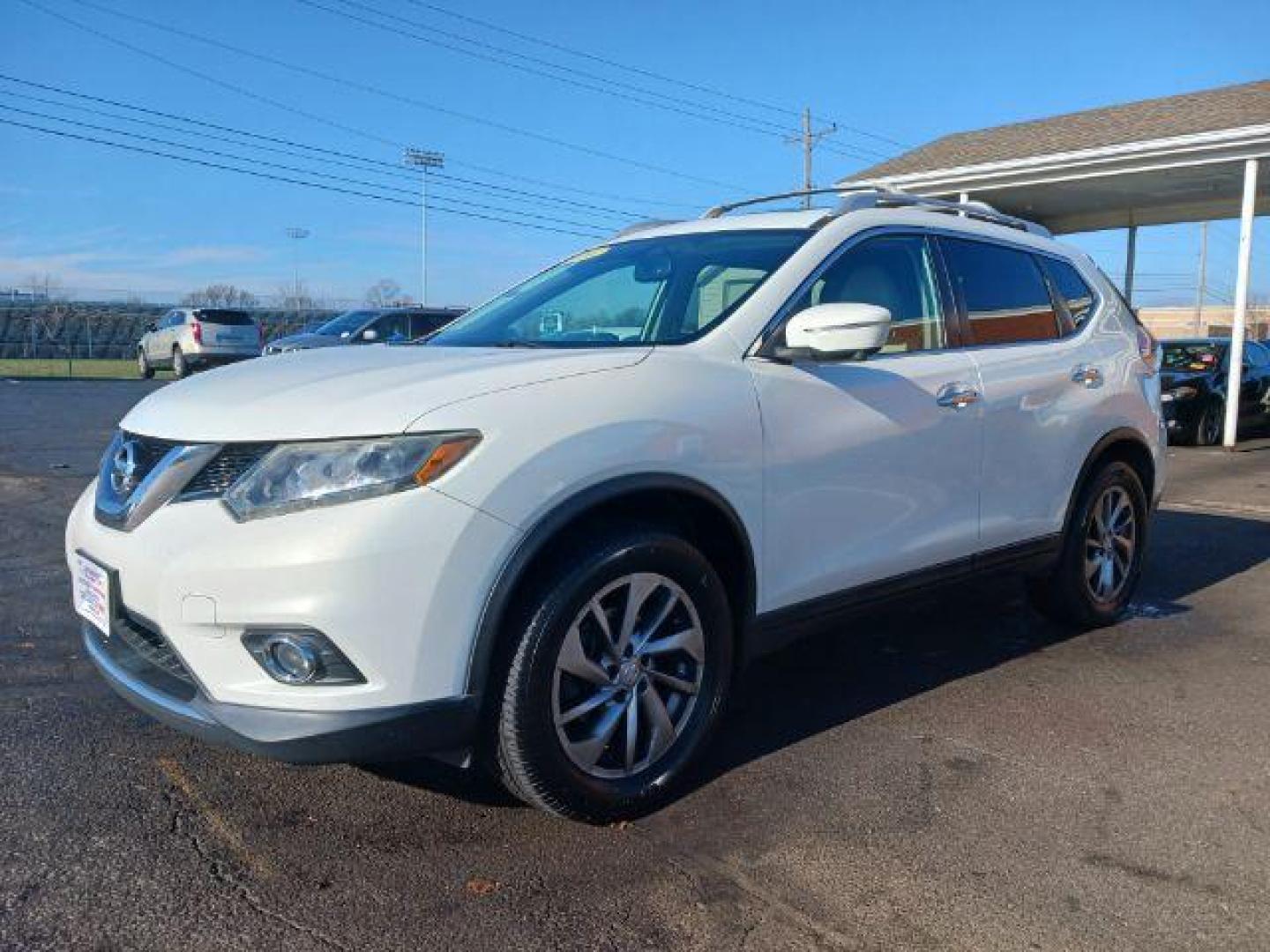 2014 Moonlight White Nissan Rogue SL AWD (5N1AT2MV3EC) with an 2.5L L4 DOHC 16V engine, Continuously Variable Transmission transmission, located at 1230 East Main St, Xenia, OH, 45385, (937) 908-9800, 39.687321, -83.910294 - Photo#2