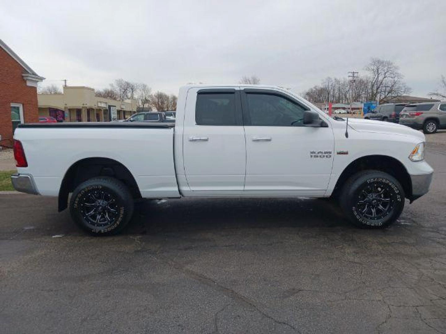 2014 Bright White Clearcoat RAM 1500 SLT Quad Cab 4WD (1C6RR7GT9ES) with an 5.7L V8 OHV 16V engine, 8-Speed Automatic transmission, located at 1184 Kauffman Ave, Fairborn, OH, 45324, (937) 908-9800, 39.807365, -84.029114 - Photo#4