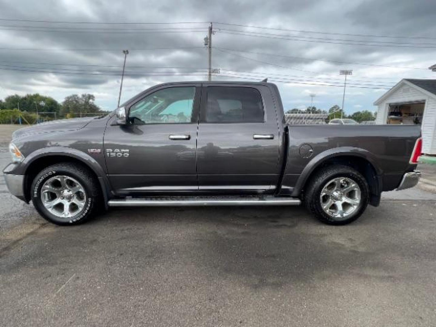 2014 Granite Crystal Met CC RAM 1500 Laramie Crew Cab SWB 4WD (1C6RR7NTXES) with an 5.7L V8 OHV 16V engine, 8-Speed Automatic transmission, located at 1951 S Dayton Lakeview Rd., New Carlisle, OH, 45344, (937) 908-9800, 39.890999, -84.050255 - Photo#3