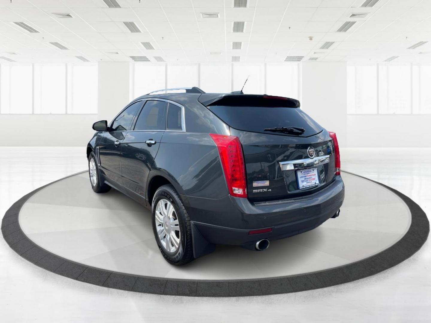 2015 Graphite Metallic Cadillac SRX Luxury Collection AWD (3GYFNEE31FS) with an 3.6L V6 DOHC 24V FFV engine, 6-Speed Automatic transmission, located at 1099 N County Rd 25A, OH, 45373, (937) 908-9800, 40.057079, -84.212883 - Photo#4