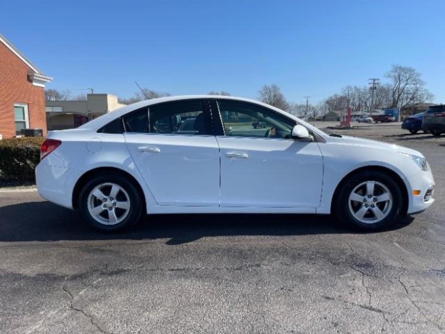 2015 Summit White Chevrolet Cruze 1LT Auto (1G1PC5SB0F7) with an 1.4L L4 DOHC 16V TURBO engine, 6-Speed Automatic transmission, located at 1099 N County Rd 25A, OH, 45373, (937) 908-9800, 40.057079, -84.212883 - Photo#3