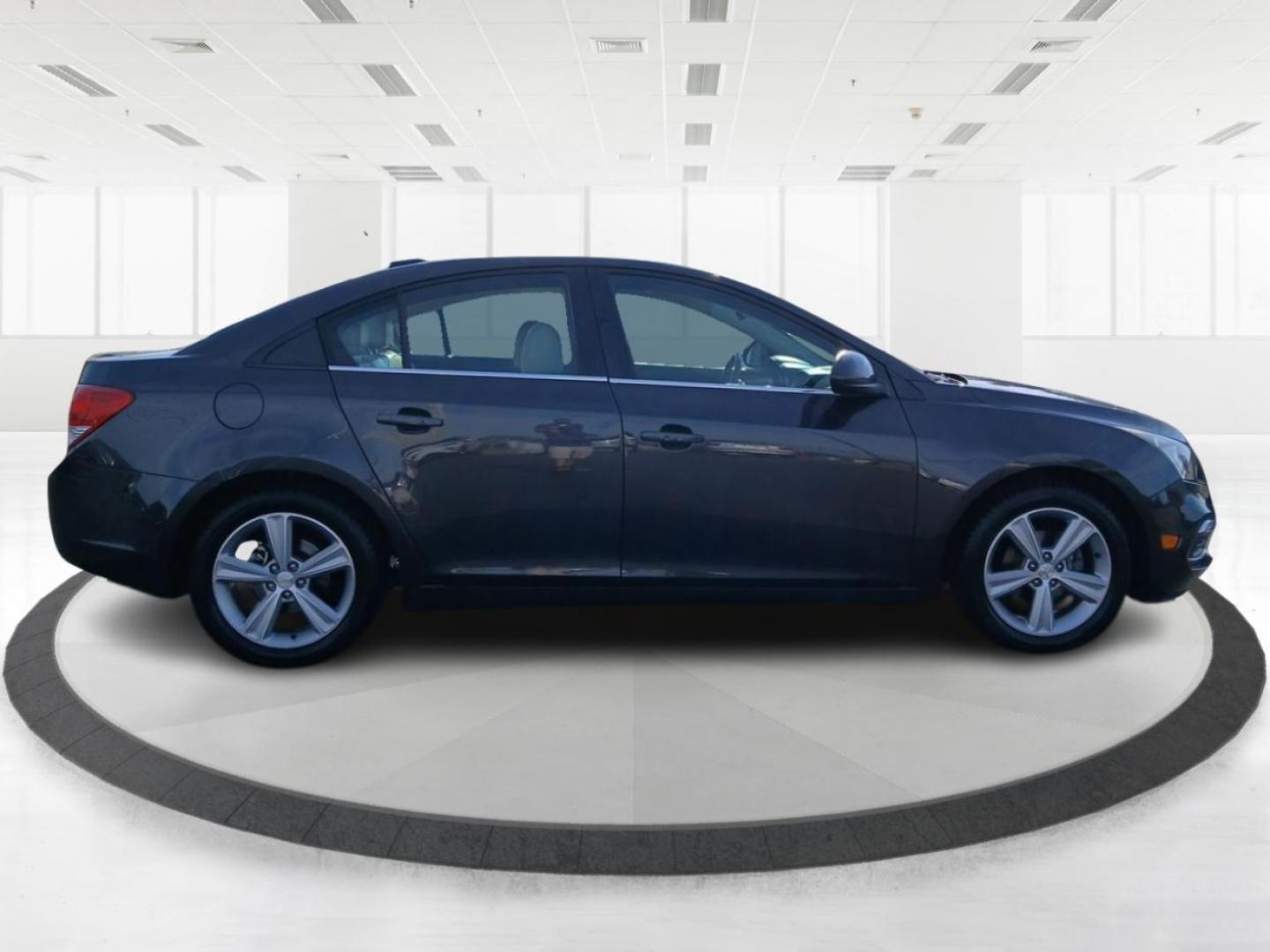 2015 Tungsten Metallic Chevrolet Cruze 2LT Auto (1G1PE5SB2F7) with an 1.4L L4 DOHC 16V TURBO engine, 6-Speed Automatic transmission, located at 1230 East Main St, Xenia, OH, 45385, (937) 908-9800, 39.687321, -83.910294 - Photo#1